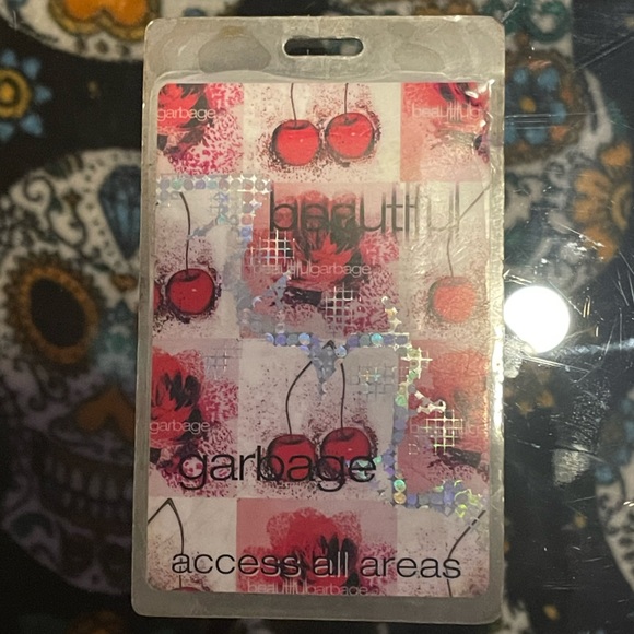 GARBAGE Autographed Memorabilia & Access All Area’s Pass‼️VERIFIED AUTHENTIC‼️ - Picture 5 of 12